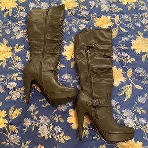 G BY GUESS GRAY VEGAN LEATHER TALL HEELED BOOTS